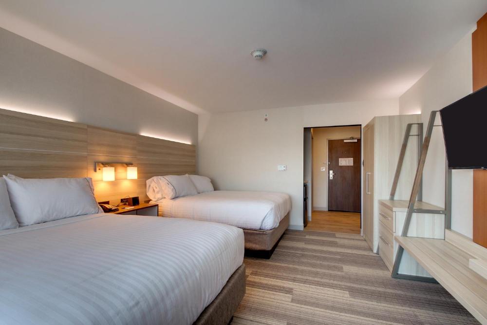 Queen Room with Two Queen Beds - Hearing Accessible/Non-Smoking interior